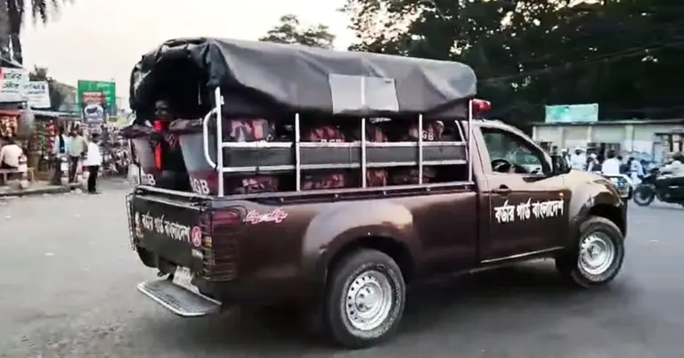 বিজিবির টহল গাড়ি